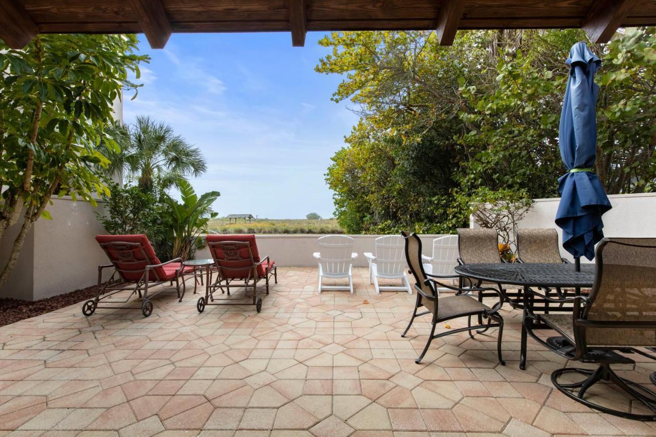Holiday home New Location, Location, Location! On The Beach, Walk To Village Sarasota