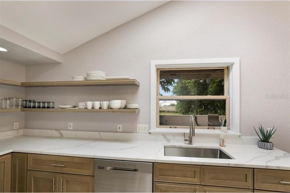 Holiday home New Location, Location, Location! On The Beach, Walk To Village Sarasota