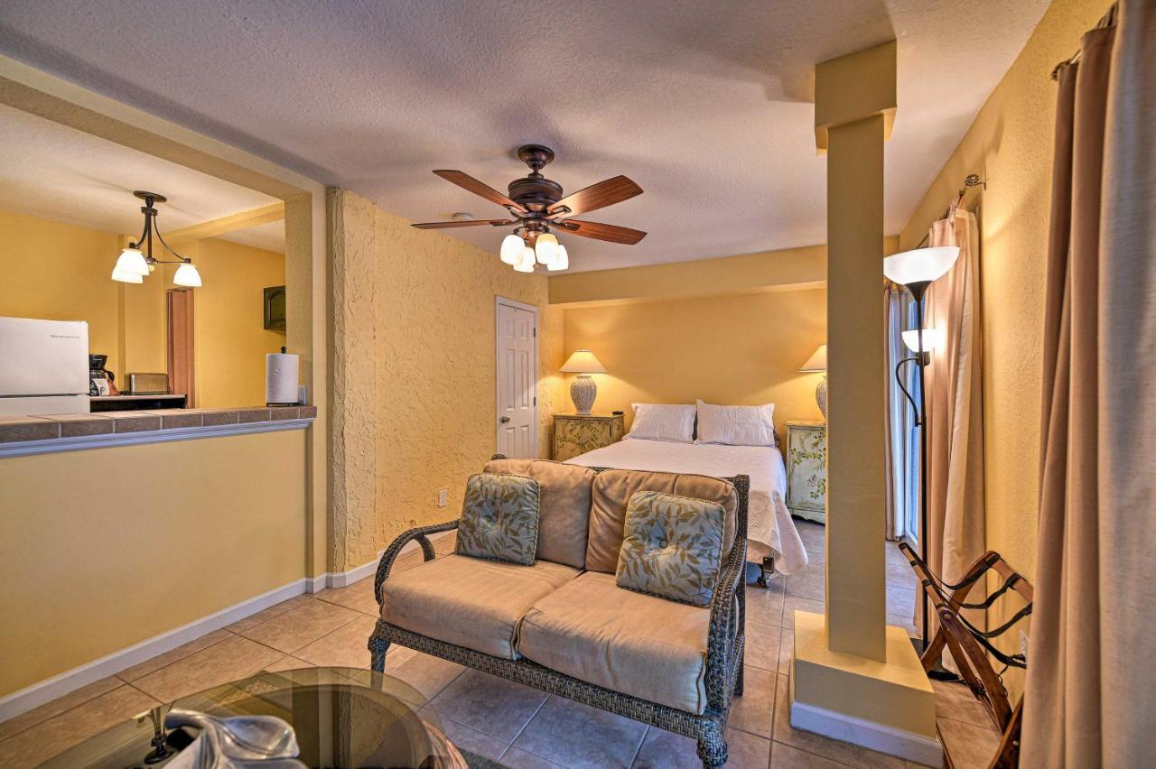 Lido Key Hideout With Patio And Yard And Walk To Beach! Apartment