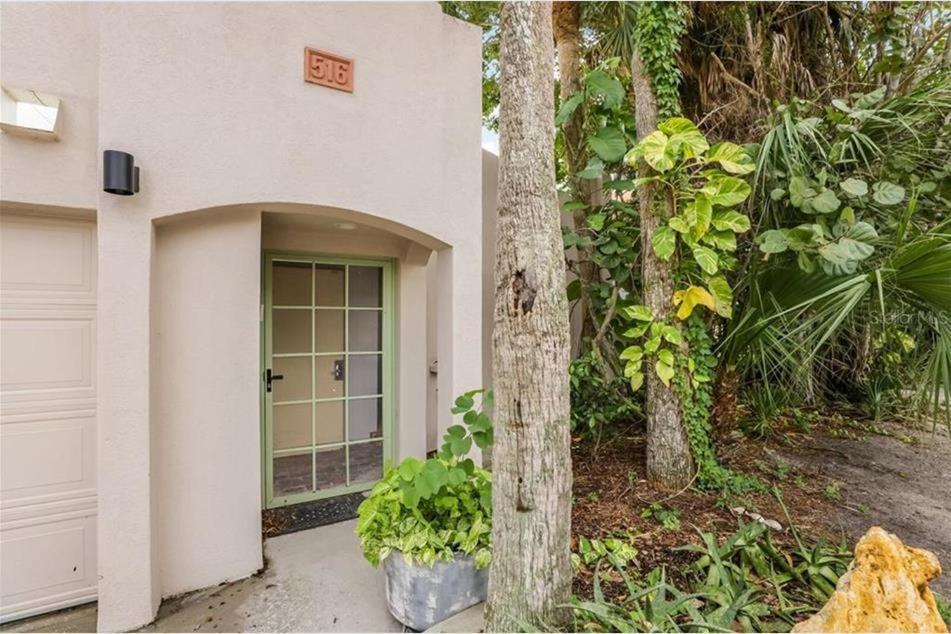 Holiday home New Location, Location, Location! On The Beach, Walk To Village *
