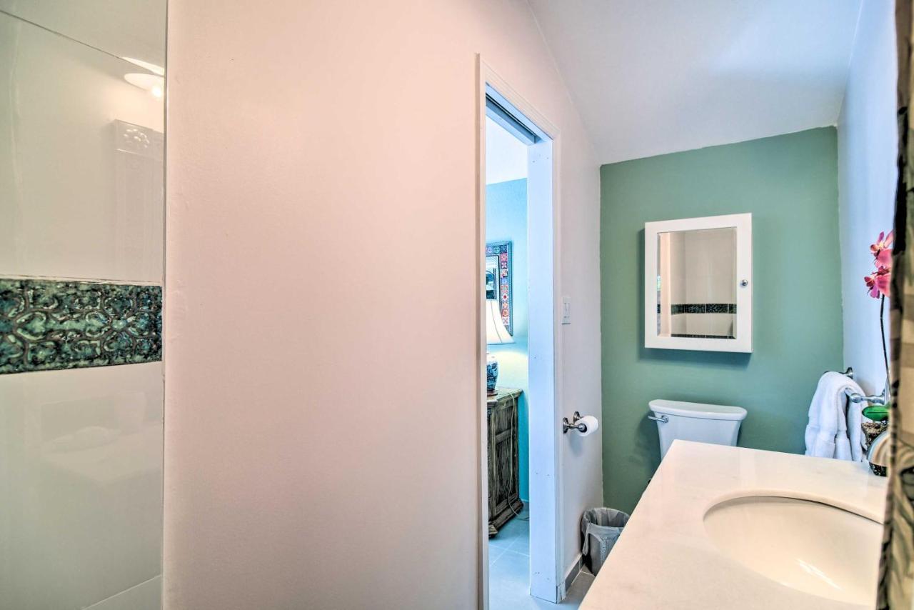 Vibrant Less Than 1 Mile From The Beach! Apartment *