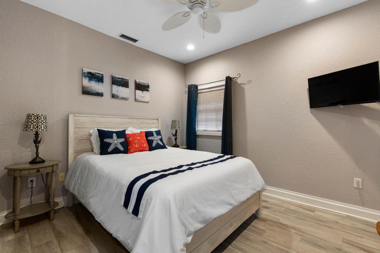 New Location, Location, Location! On The Beach, Walk To Village * Sarasota