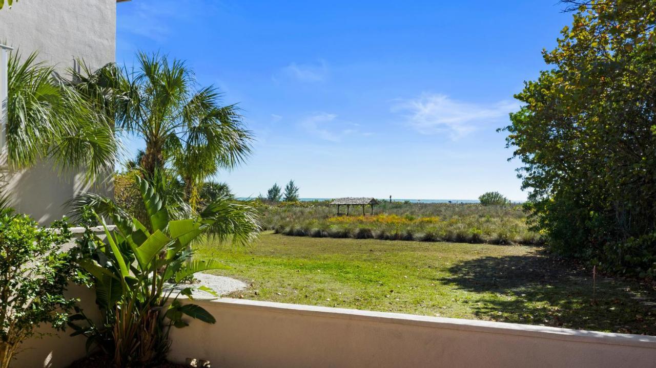 New Location, Location, Location! On The Beach, Walk To Village Holiday home Sarasota