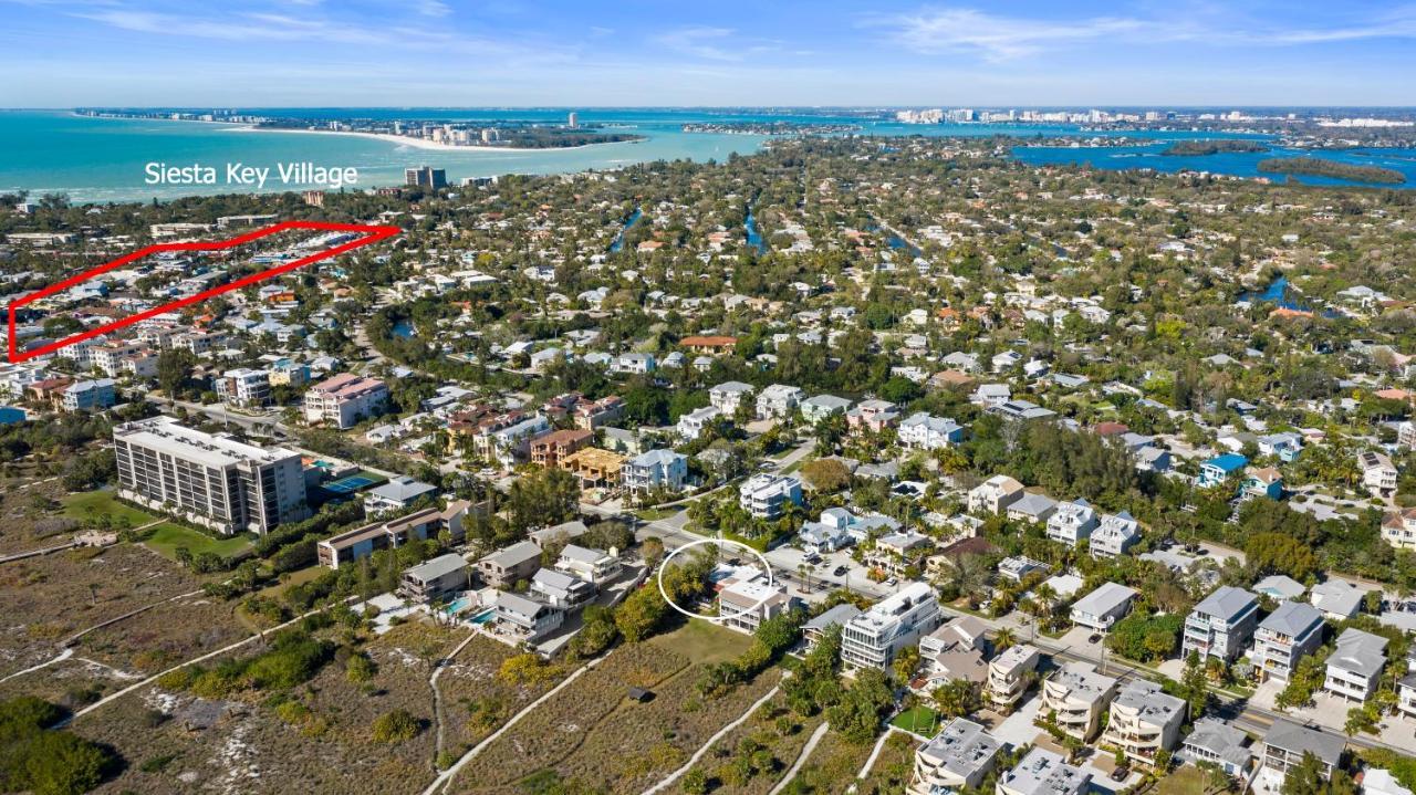 New Location, Location, Location! On The Beach, Walk To Village Holiday home Sarasota