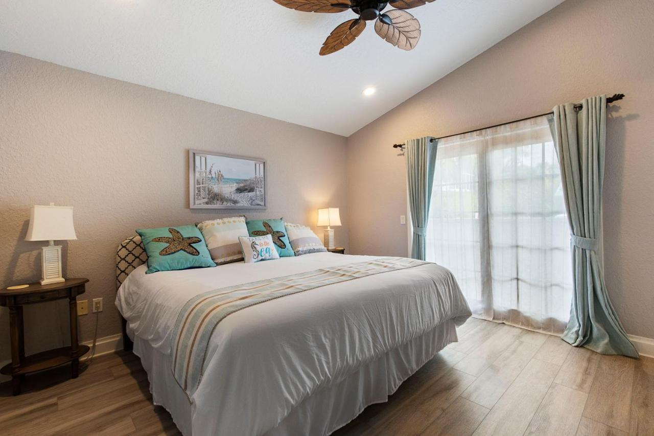 New Location, Location, Location! On The Beach, Walk To Village Holiday home Sarasota