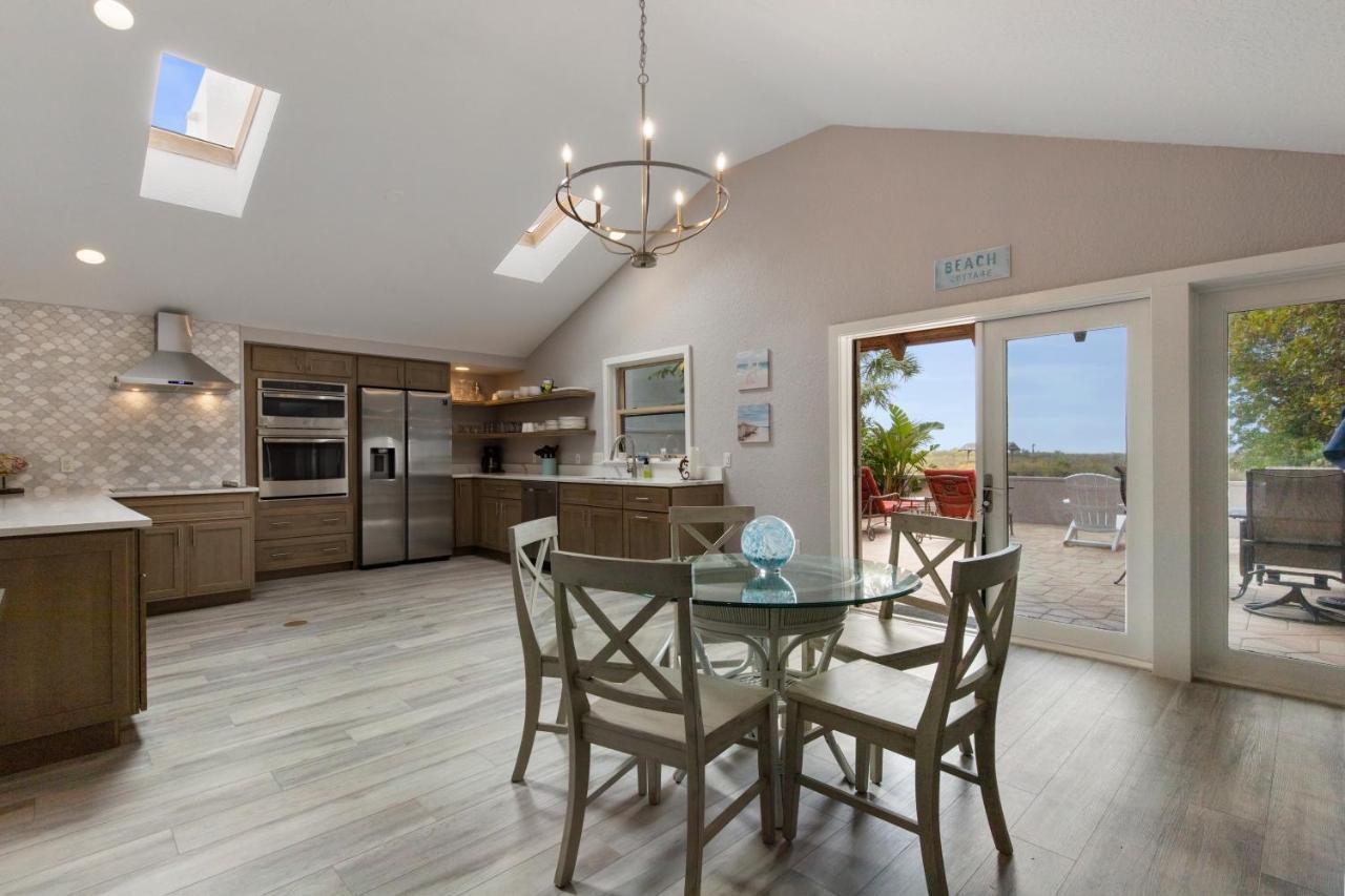 New Location, Location, Location! On The Beach, Walk To Village Holiday home Sarasota