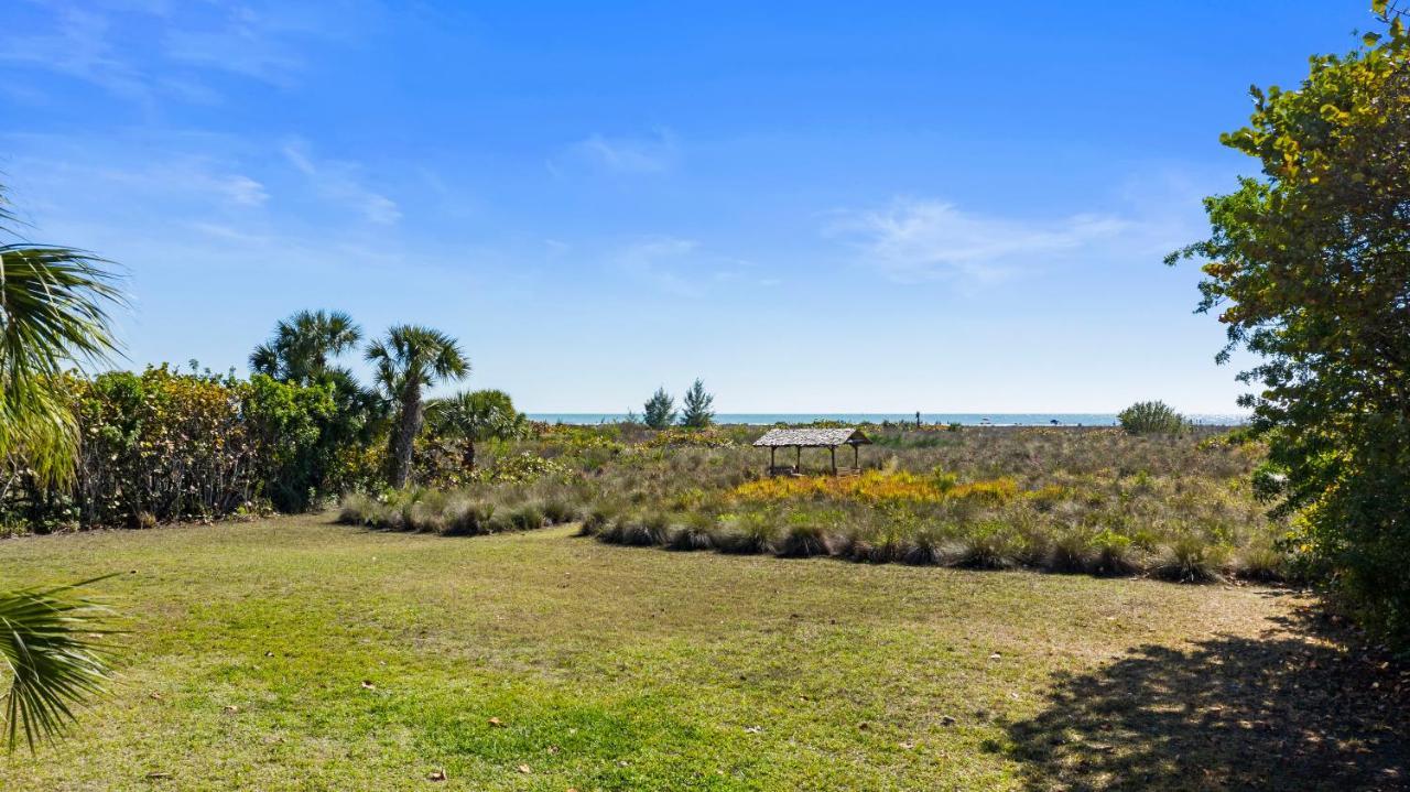 New Location, Location, Location! On The Beach, Walk To Village Holiday home *