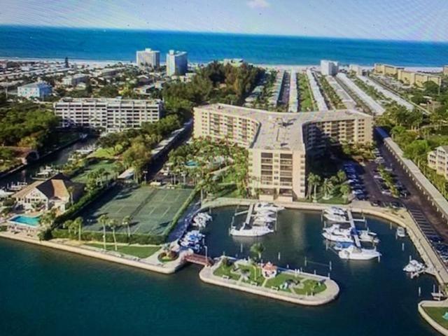 Apartment Harbor Towers Yacht And Racquet Club On Siesta Key