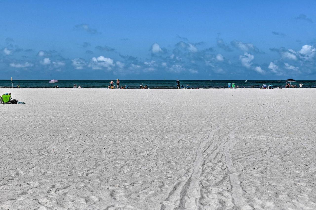 Bright Coastal Walk To Lido Key Beach! *