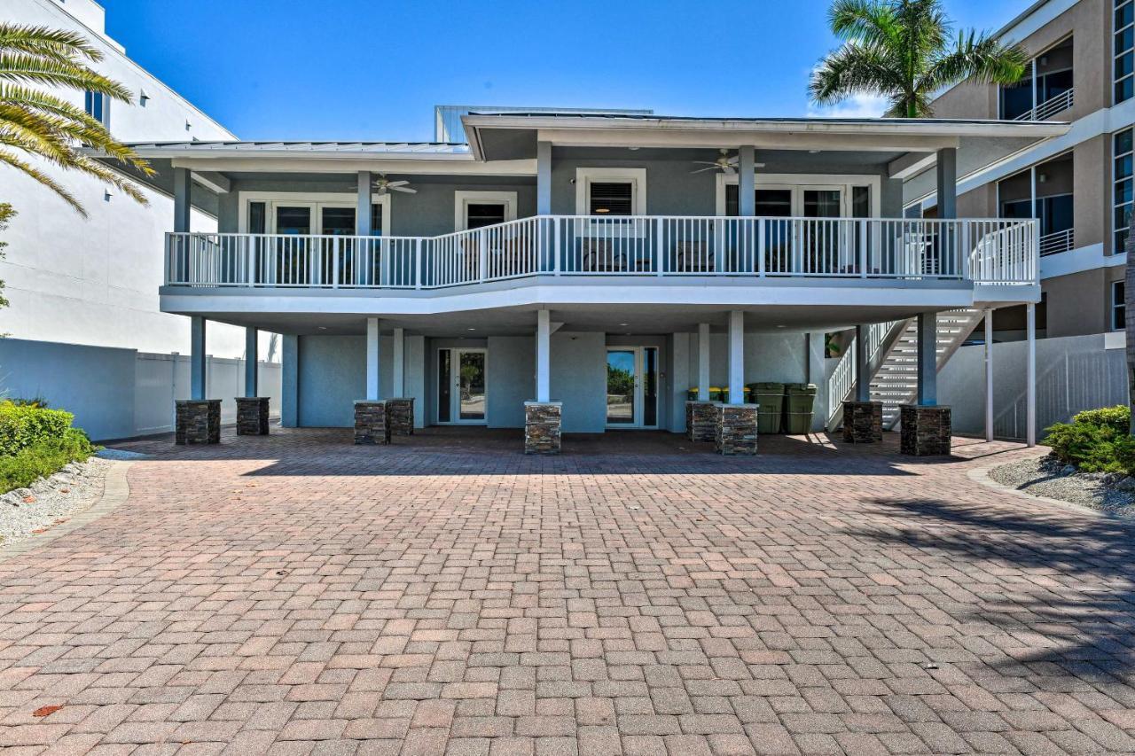 Bright Coastal Walk To Lido Key Beach! Apartment