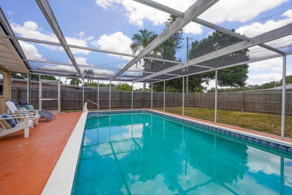 Pool - Close To Beaches, Food, Downtown! Holiday home *