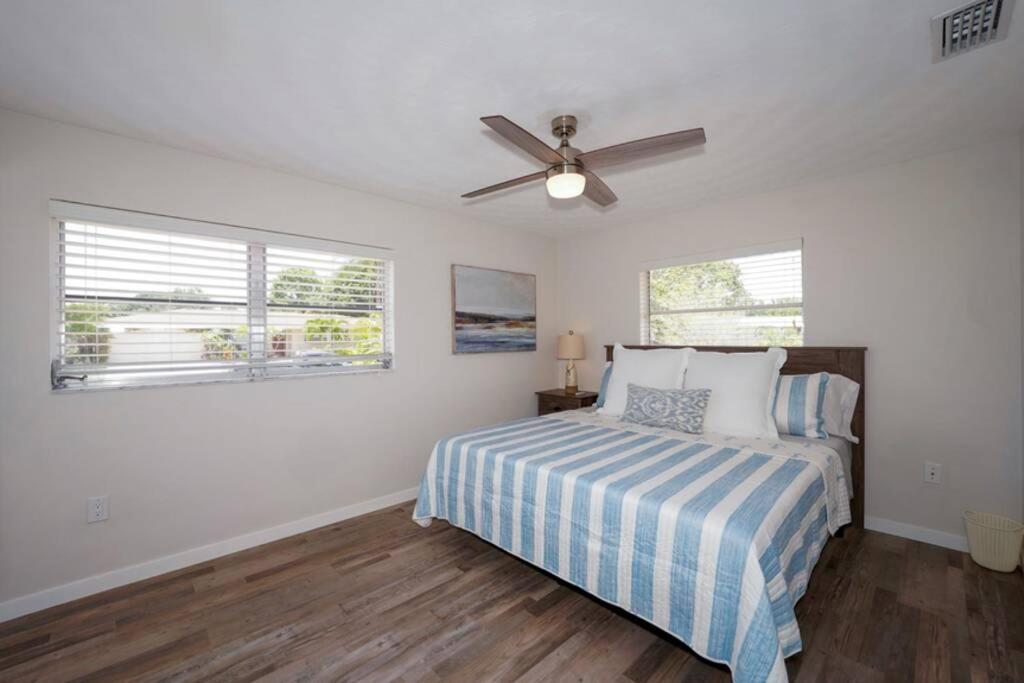 Pool - Close To Beaches, Food, Downtown!