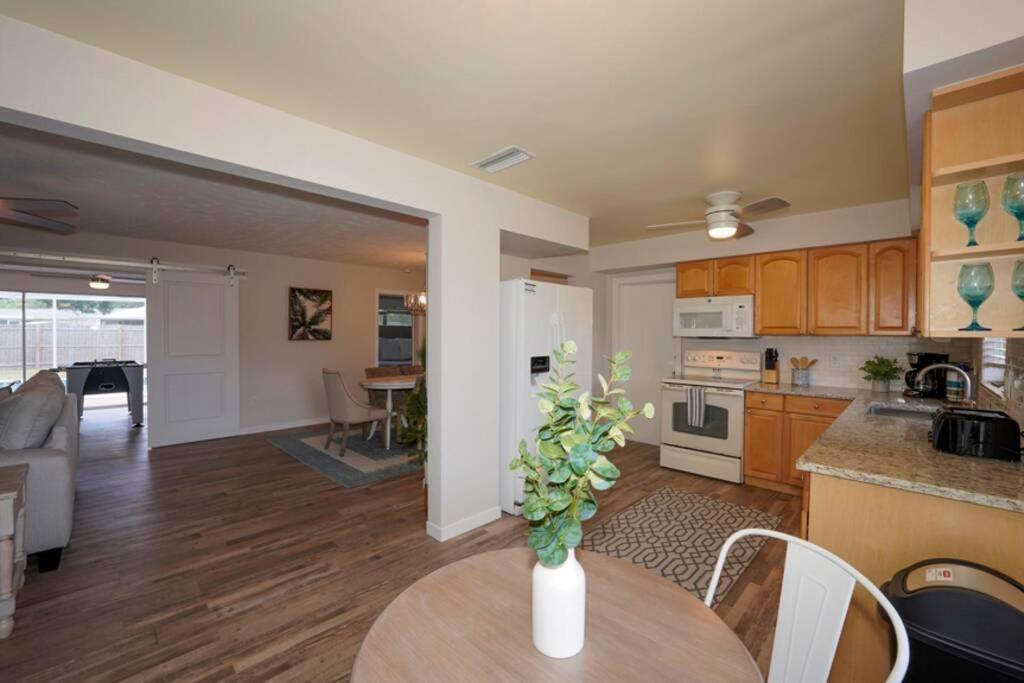 Pool - Close To Beaches, Food, Downtown! Sarasota