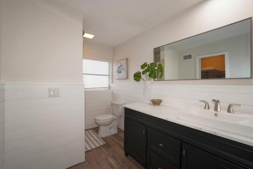 Pool - Close To Beaches, Food, Downtown! *