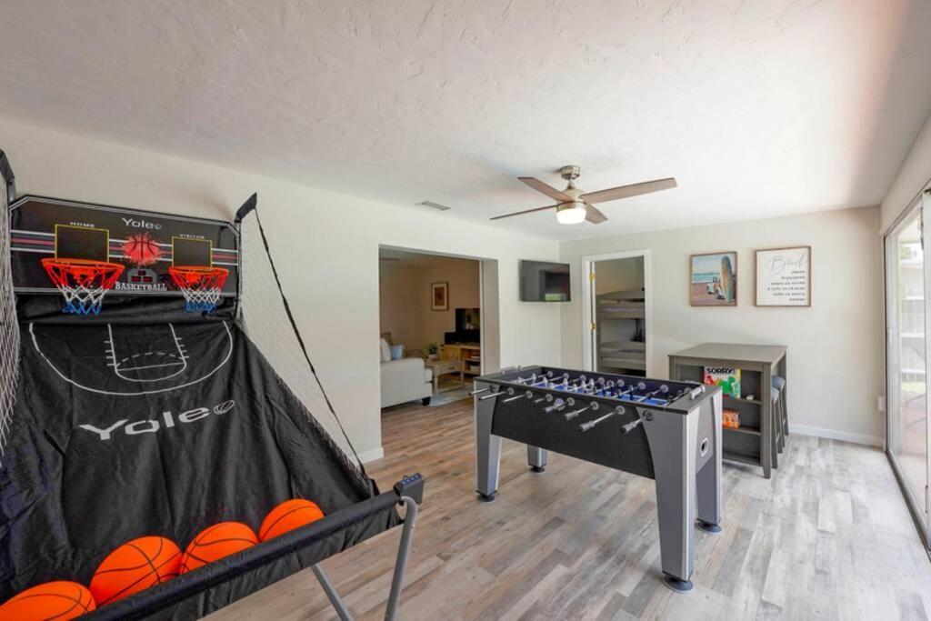 Holiday home Pool - Close To Beaches, Food, Downtown!