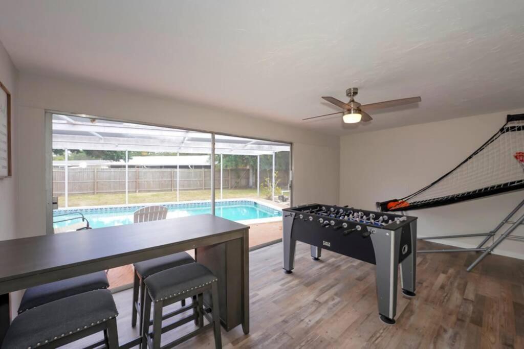 Holiday home Pool - Close To Beaches, Food, Downtown!