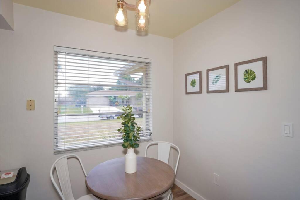Pool - Close To Beaches, Food, Downtown! *