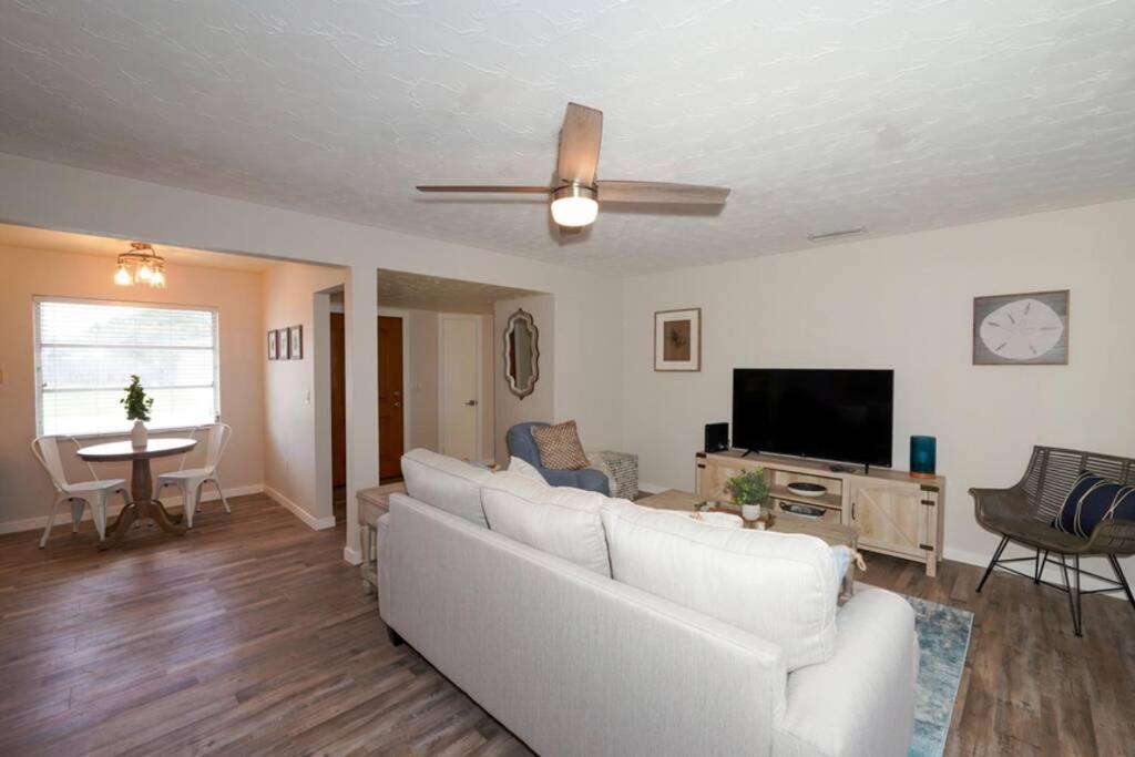 Pool - Close To Beaches, Food, Downtown! Sarasota