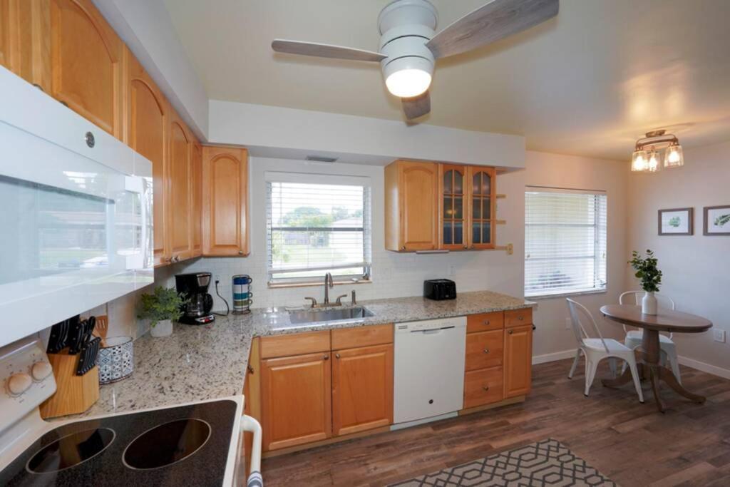 Holiday home Pool - Close To Beaches, Food, Downtown! *