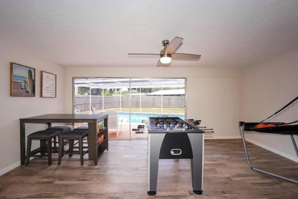 Holiday home Pool - Close To Beaches, Food, Downtown!