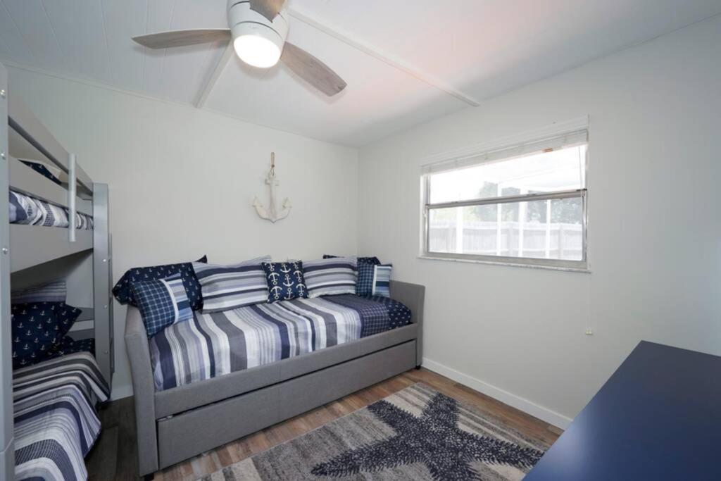 Holiday home Pool - Close To Beaches, Food, Downtown!