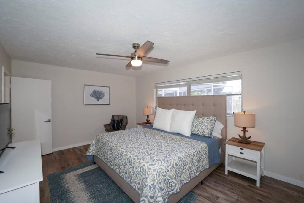 Holiday home Pool - Close To Beaches, Food, Downtown! *