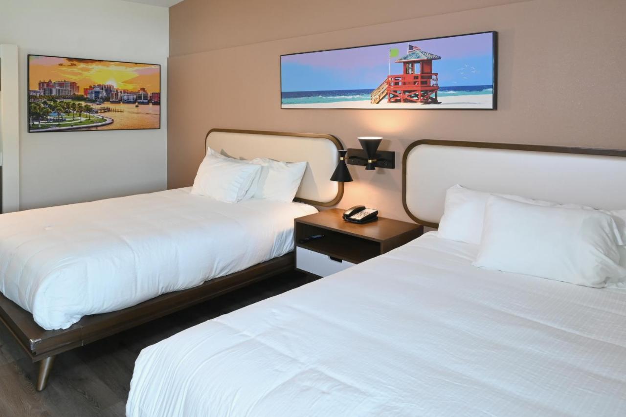 Golden Host Motel