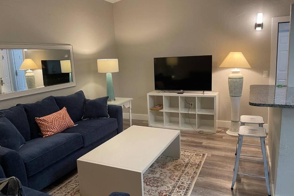 Siesta Key Village-suite #4: A Block To The Beach! * Sarasota