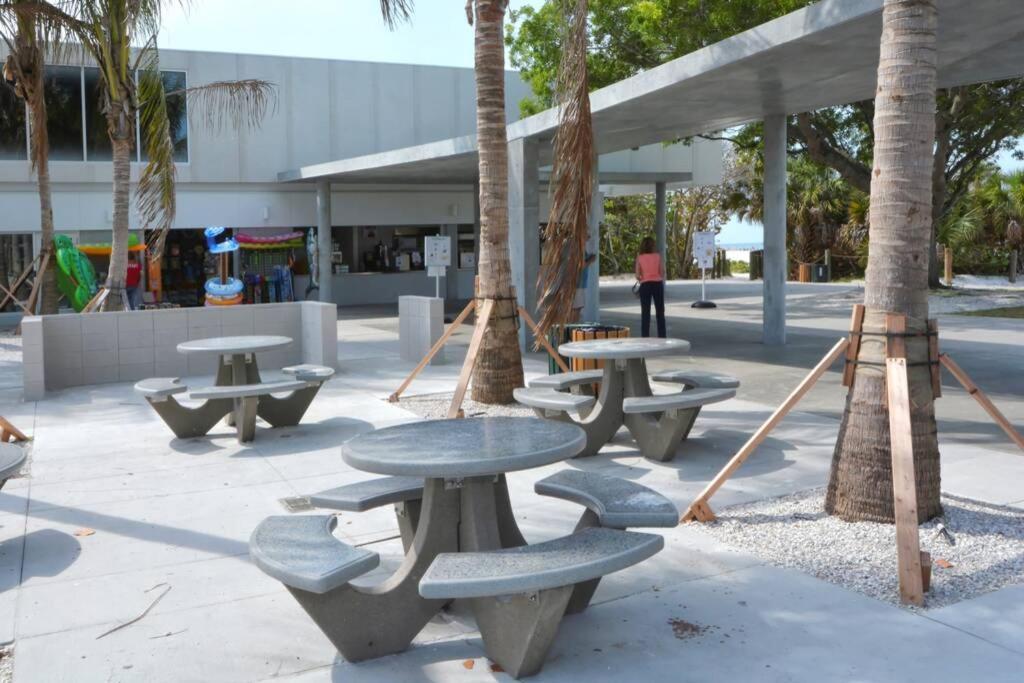 Siesta Key Village-suite #4: A Block To The Beach! Apartment Sarasota