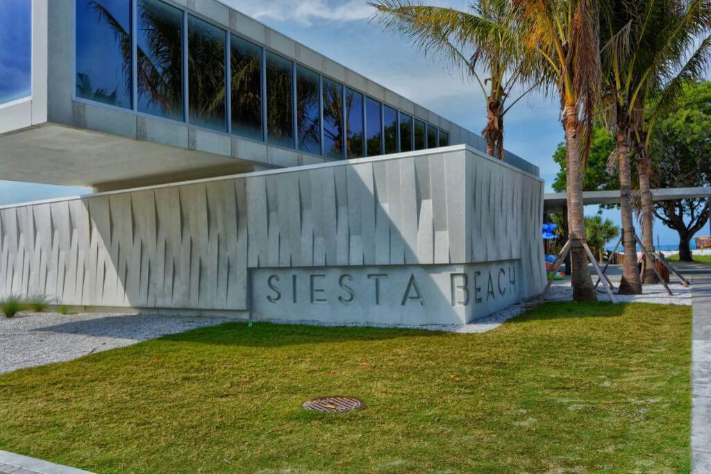 Siesta Key Village-suite #4: A Block To The Beach! Sarasota