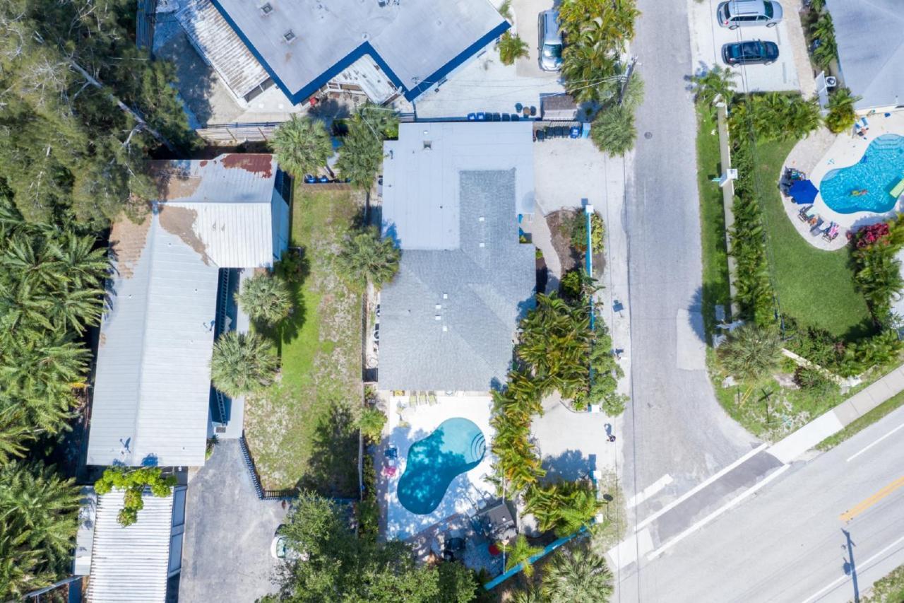 Cozy Tropical Bungalow With Heated Pool Holiday home Sarasota
