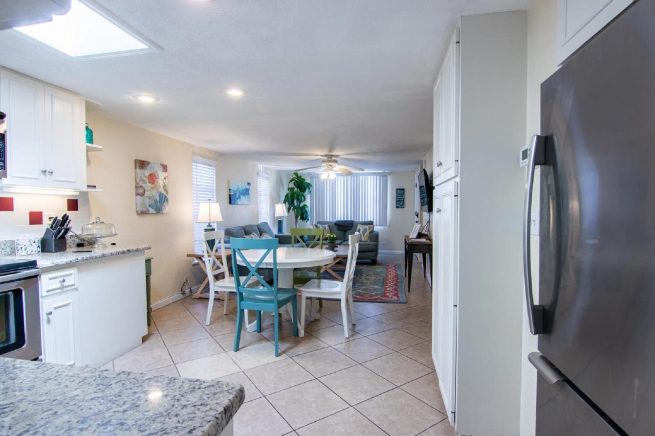 Cozy Tropical Bungalow With Heated Pool Holiday home *