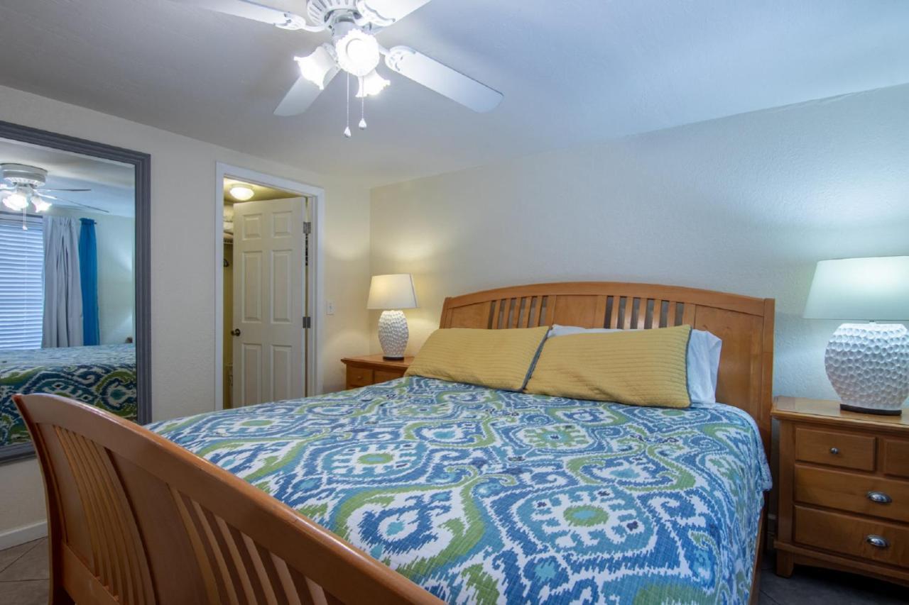 Cozy Tropical Bungalow With Heated Pool Sarasota
