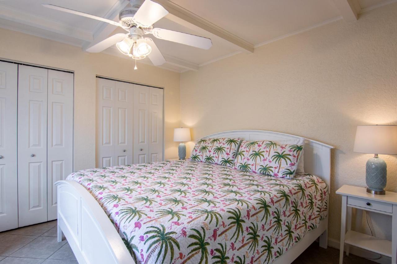 Cozy Tropical Bungalow With Heated Pool Sarasota