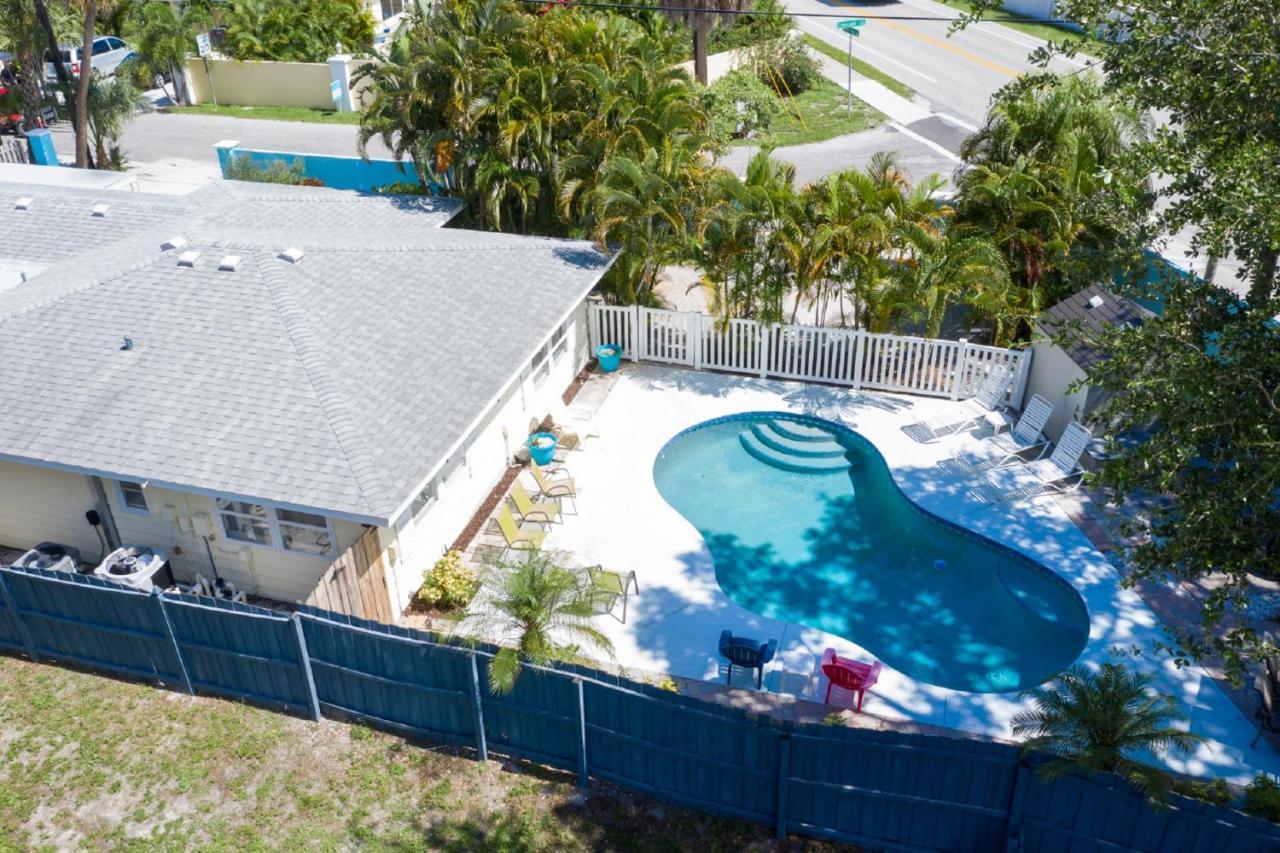 Cozy Tropical Bungalow With Heated Pool Holiday home