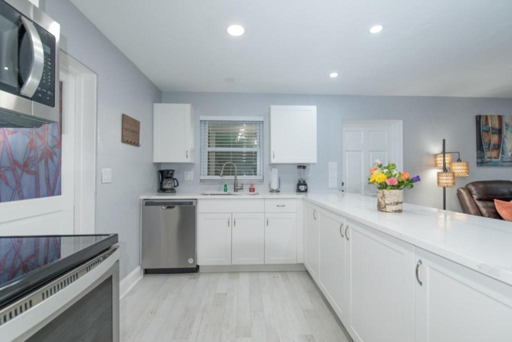 323 Canal Rd - Siesta Key Village Sarasota