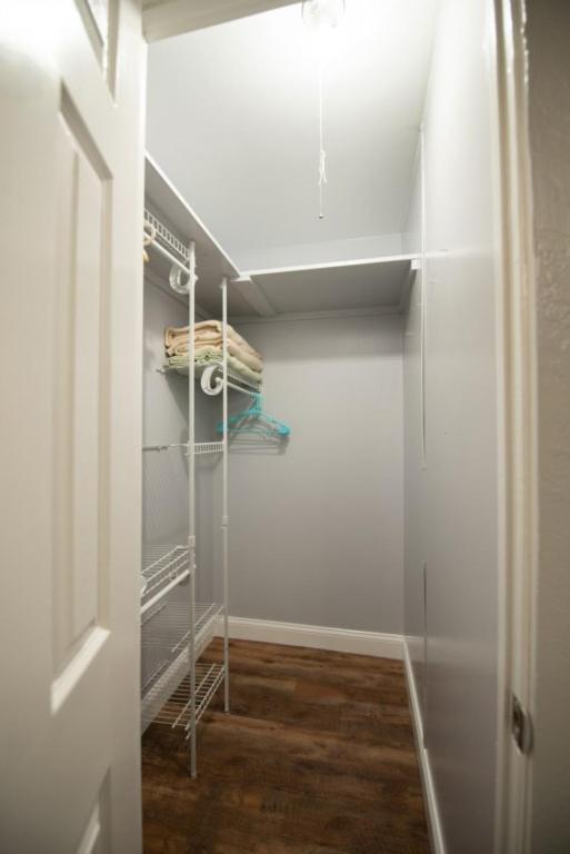 323 Canal Rd - Siesta Key Village *