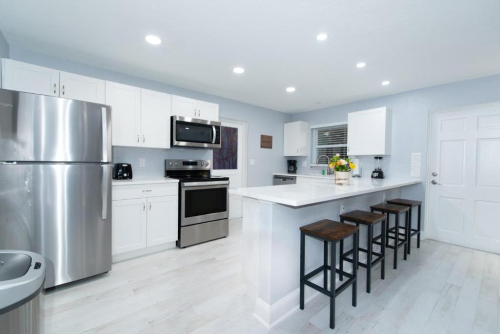 323 Canal Rd - Siesta Key Village Sarasota