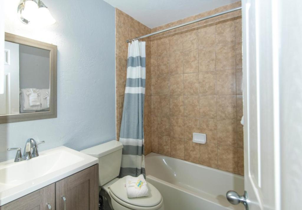 323 Canal Rd - Siesta Key Village *