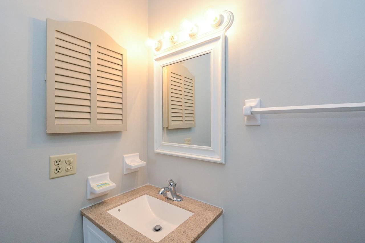 Canal 311 - Right In Siesta Key Village! *