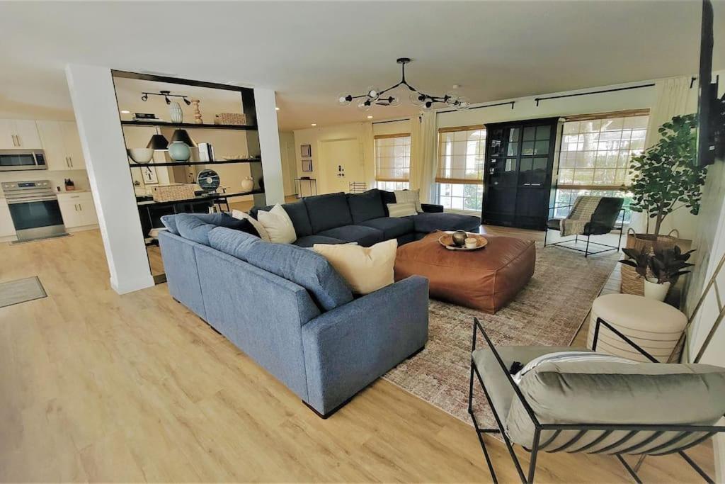 Remodeled 4br Pool / Golf View/near Beaches *