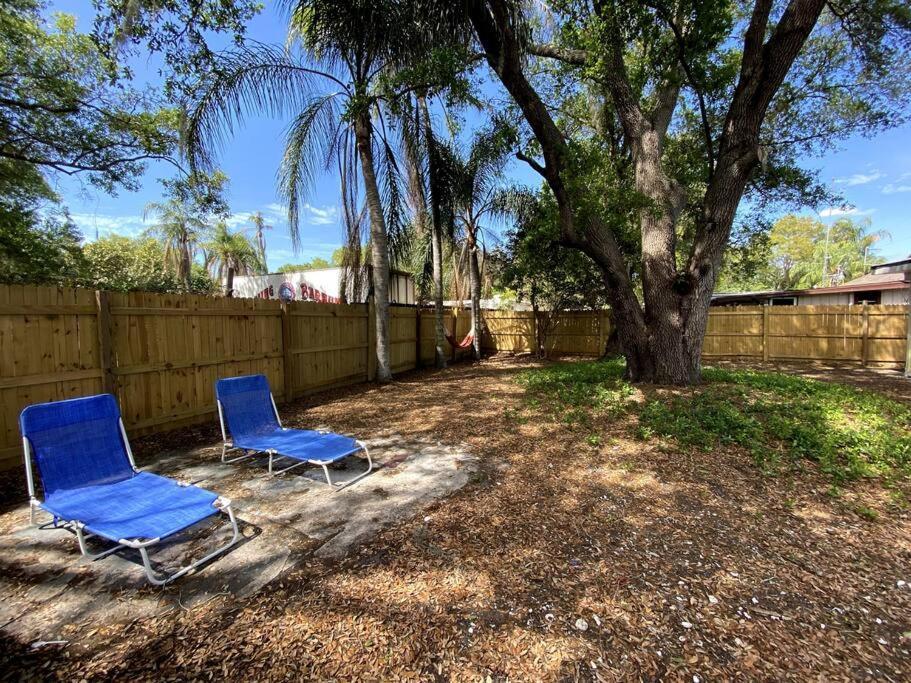Holiday home Modern, Spacious, Comfy, Queen Beds, Backyard *