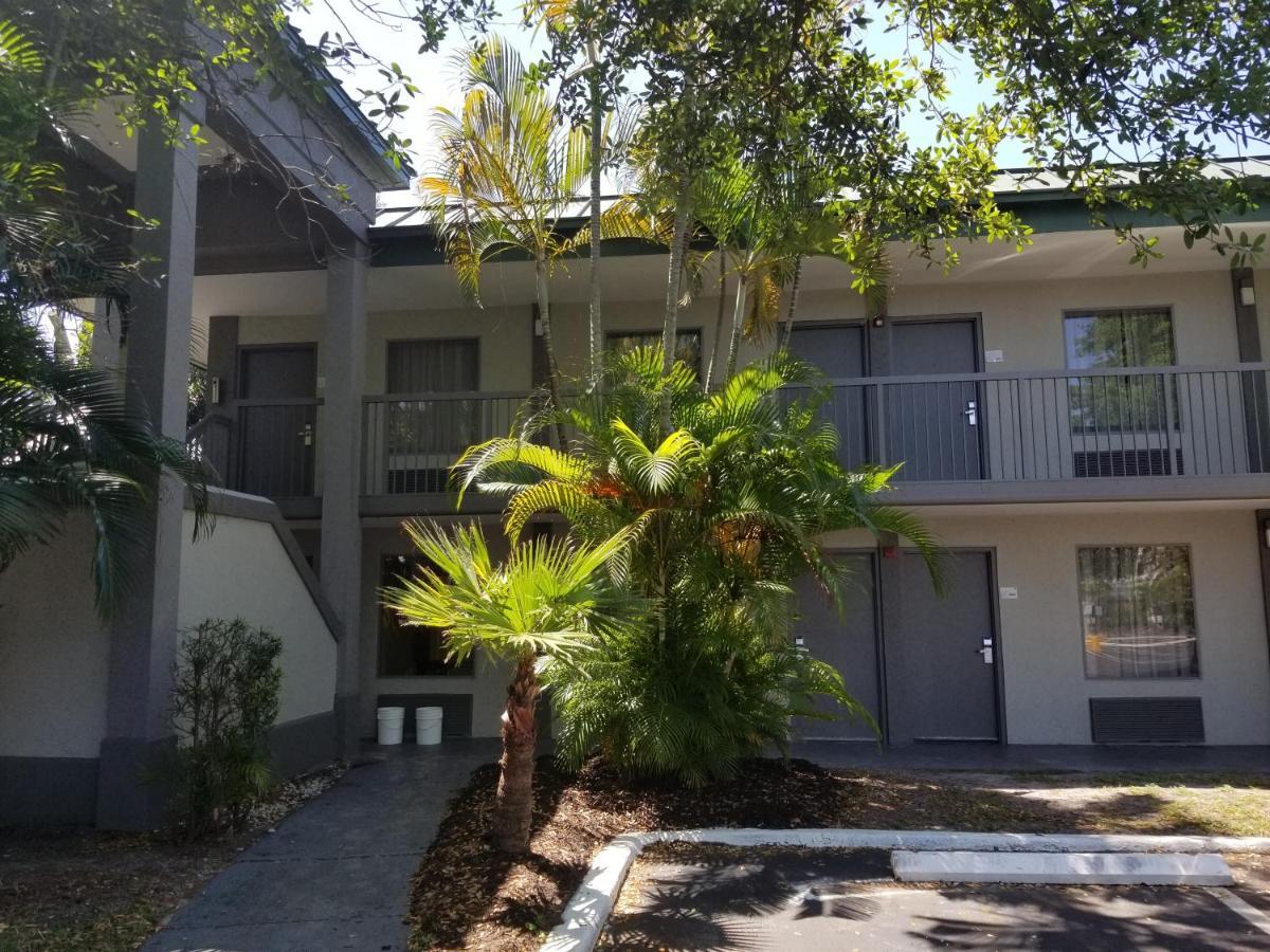 Aparthotel New Listing Cay Close To Beaches, Airport, Stores Sarasota