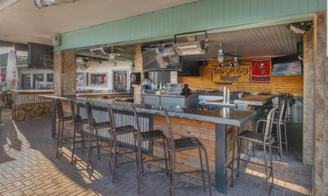 Aparthotel New Listing Cay Close To Beaches, Airport, Stores
