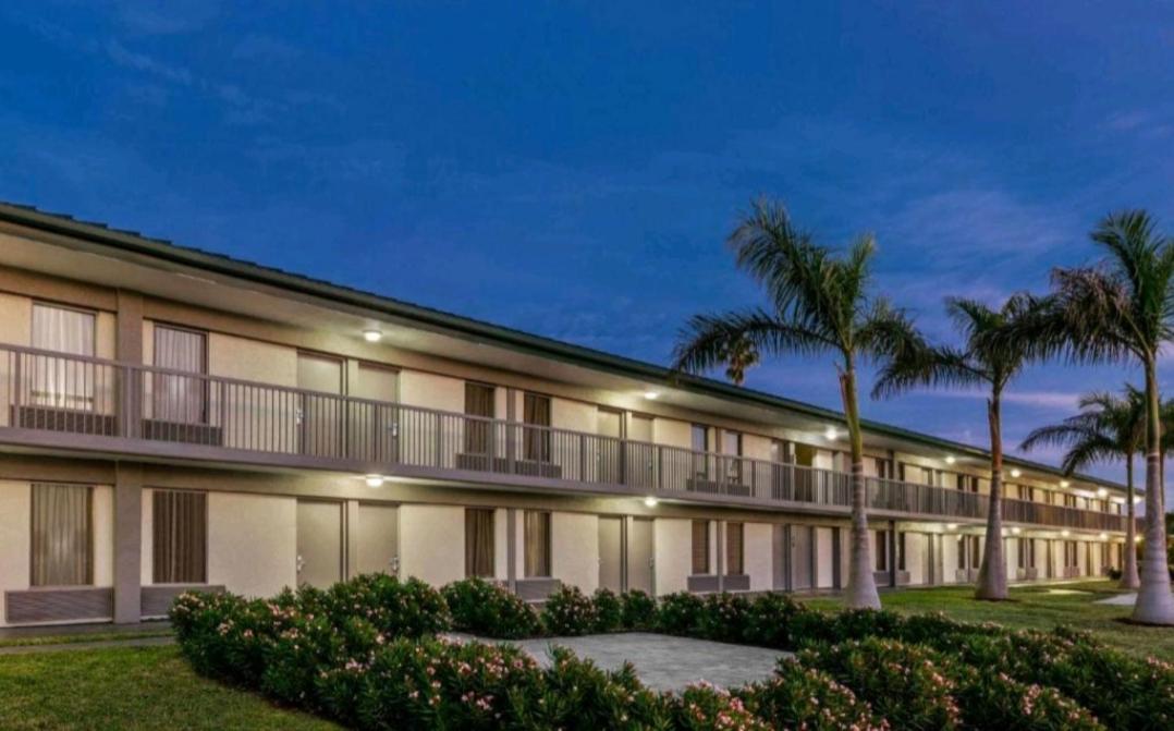 New Listing Cay Close To Beaches, Airport, Stores Sarasota