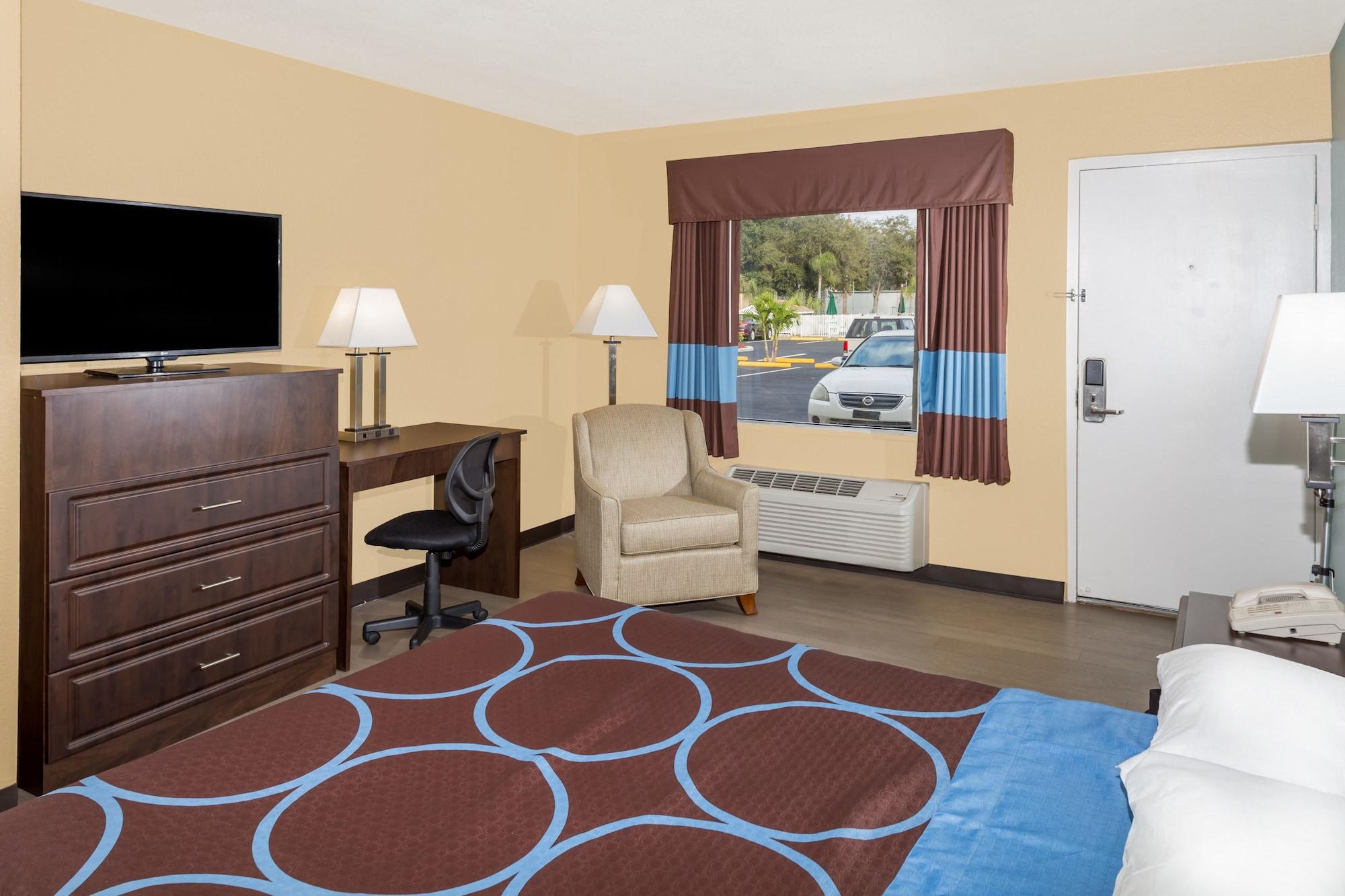 Super 8 By Wyndham Sarasota Near Siesta Key 2*
