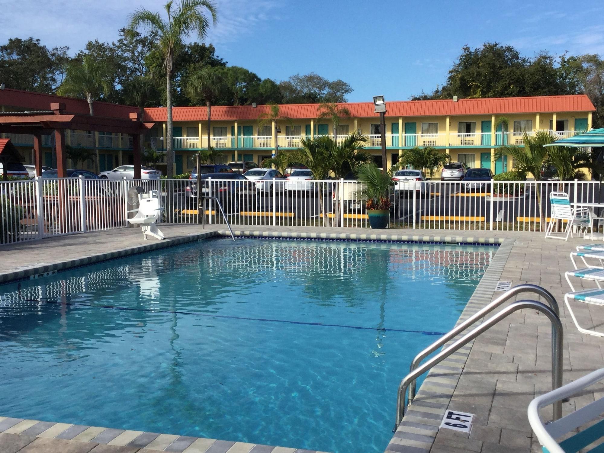 Super 8 By Wyndham Sarasota Near Siesta Key Motel