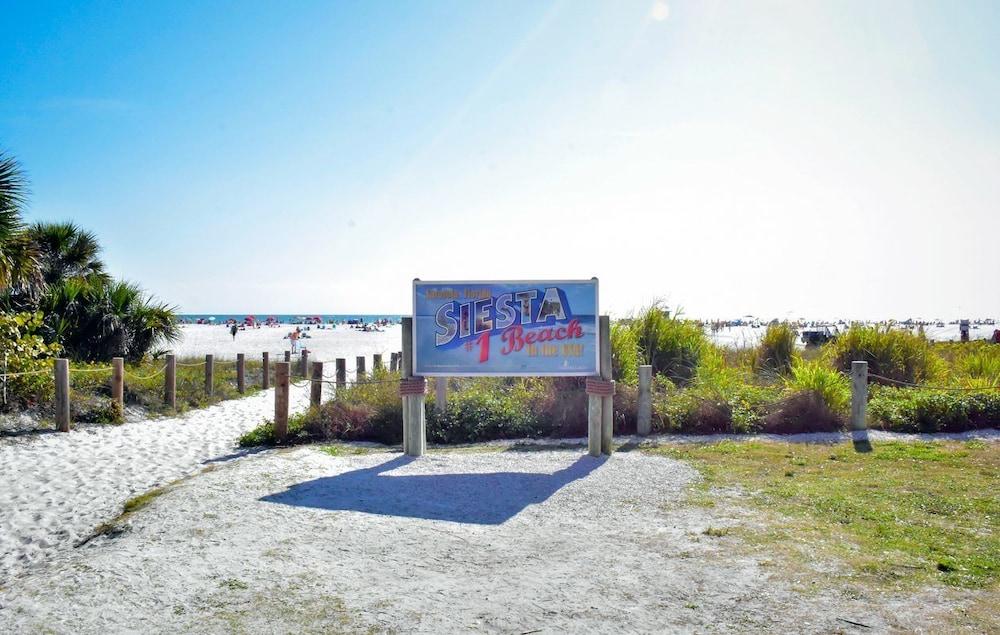 Super 8 By Wyndham Sarasota Near Siesta Key 2*