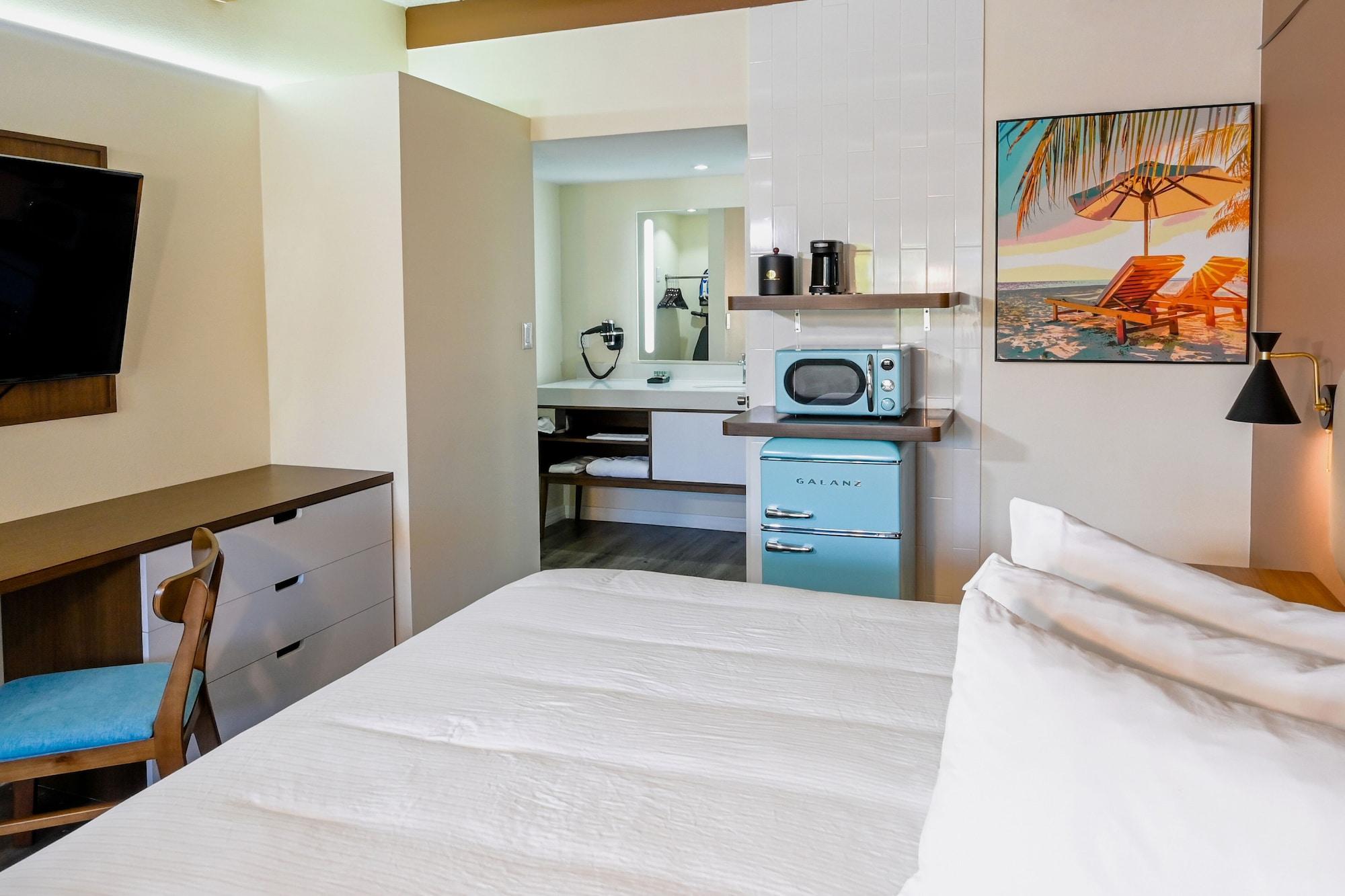 Golden Host Motel