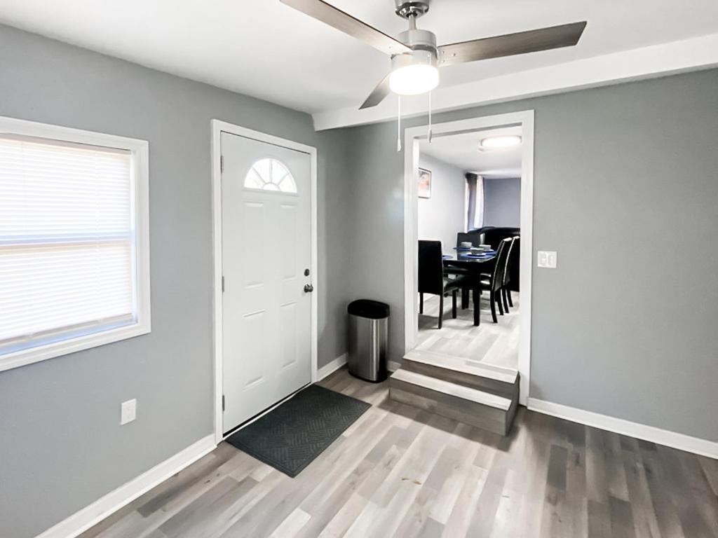 Holiday home Modern, Spacious, Comfy, Queen Beds, Backyard Sarasota